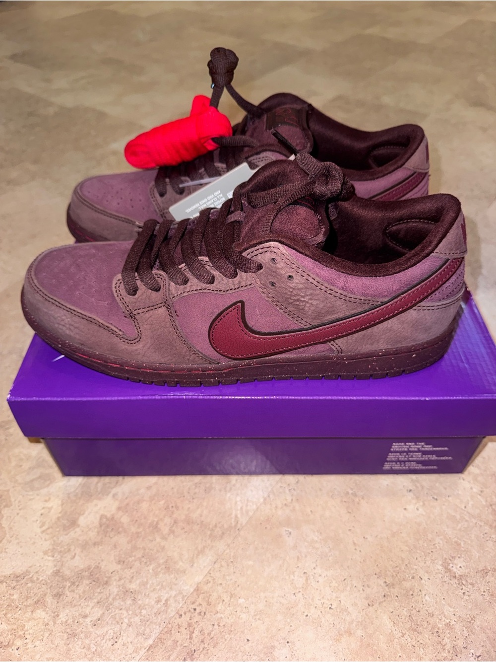 Nike Men's Low-Top Sneakers - Burgundy / Maroon